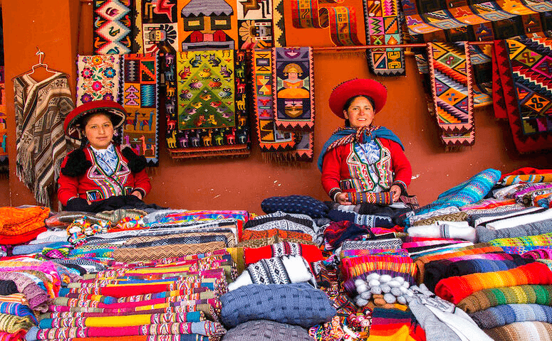 Local women selling traditional textiles Peru with Exploor Peru