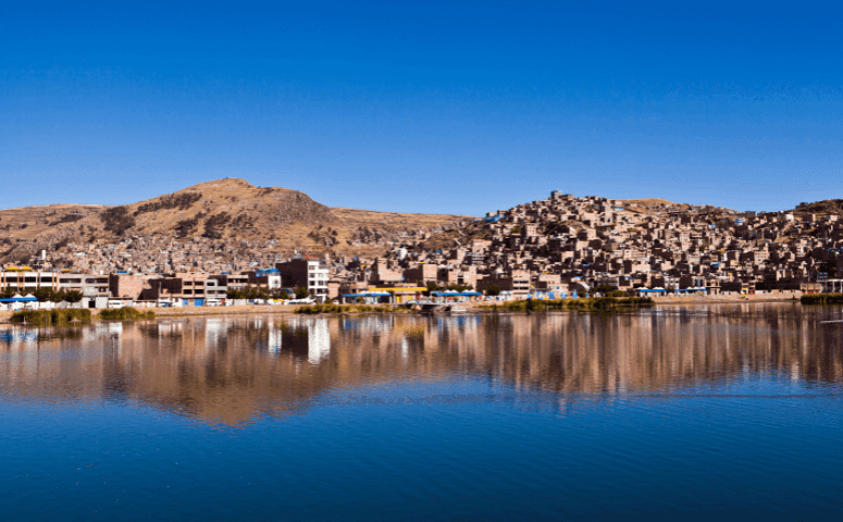 hafen von puno und titicacasee