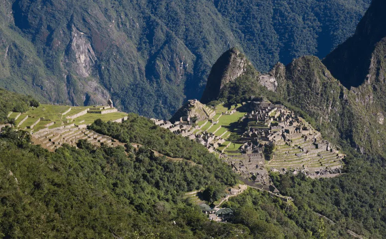 vista de las ruinas de machu picchu desde arriba