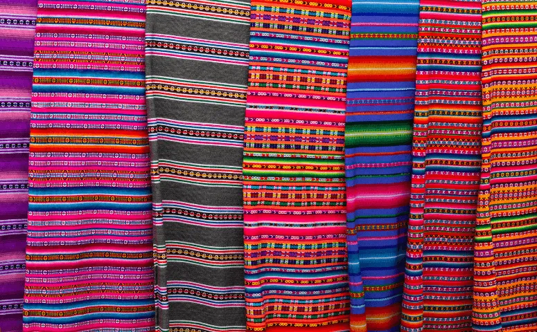 typical peruvian textile patterns